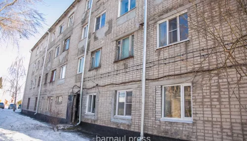 Власти Барнаула с прокуратурой оказывают содействие жильцам дома на Маяковского