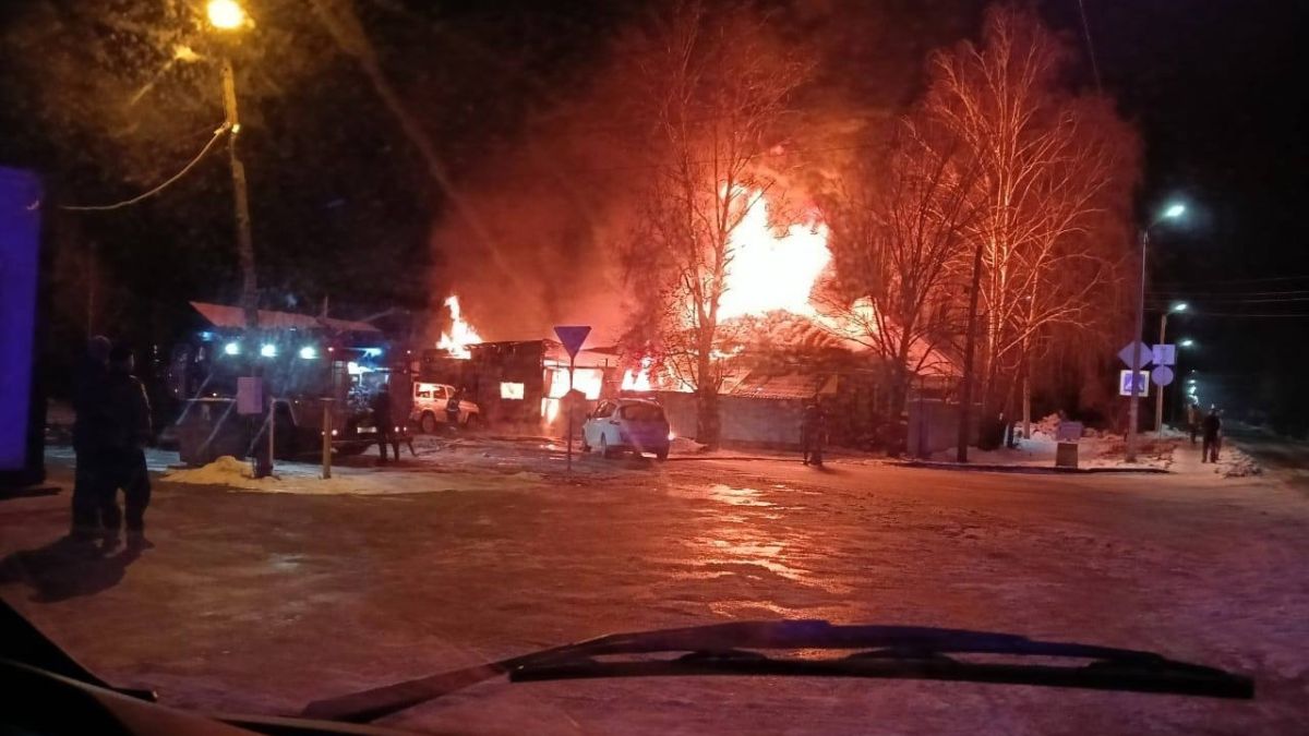 Пожар в жилом доме в Бийске