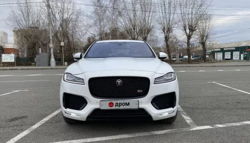 В Барнауле почти за 5 млн продают белоснежный Jaguar с ионизацией салона