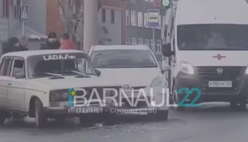 ВАЗ и Toyota не поделили перекресток в Барнауле
