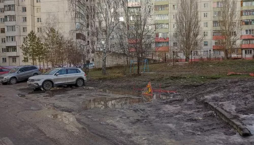 Жители Барнаула пожаловались на разруху во дворе после коммунальщиков