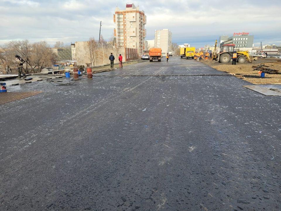 Дорожные работу на мосту у Нового рынка в Барнауле
