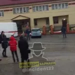 В Барнауле правоохранители оцепили здание мировых судей