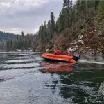 В Горном Алтае спасатели ищут пропавшего в реке мужчину