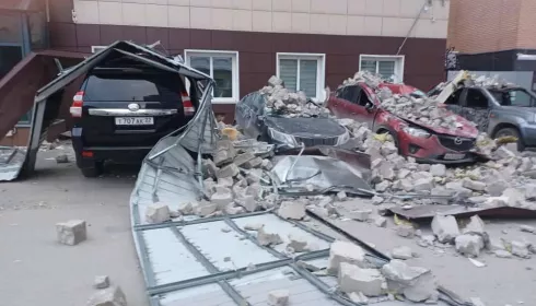 В Барнауле ураган устроил настоящий апокалипсис на улицах. Фото