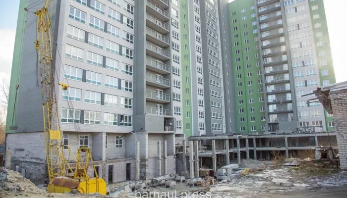 В Барнауле обсудили завершение строительства дома на ул. Петра Сухова, 34