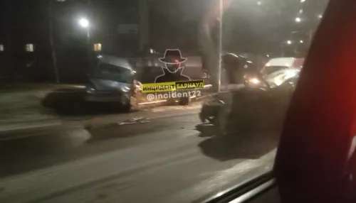 В Новоалтайске произошло жесткое ДТП на улице Коммунистической
