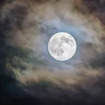 Когда можно понаблюдать Волчью луну и почему ее так называют