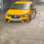 Несколько городов Турции затопило после урагана и сильного ливня