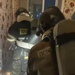 В Бийске ночью пожарные спасли человека из горящей четырехэтажки