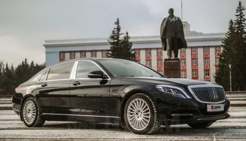 В Барнауле за 6 млн рублей продают черный Maybach с панорамной крышей