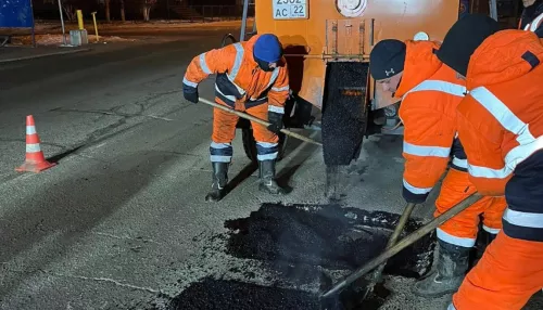 В Барнауле продолжается ремонт дорог с помощью холодного асфальта