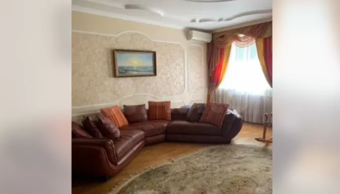 В Бийске продают трехуровневую квартиру со спортзалом за 25 млн рублей
