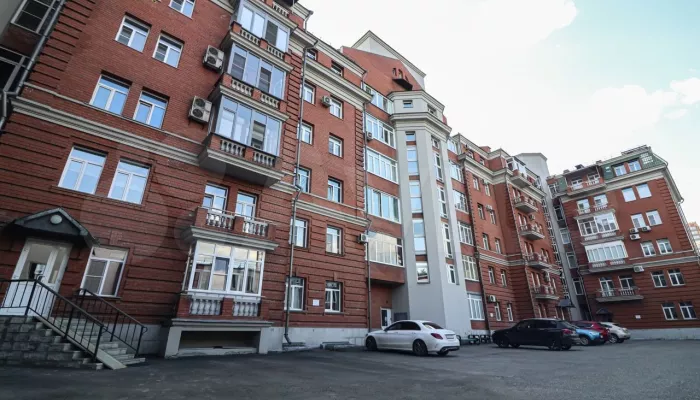В Барнауле за 30 млн рублей продают элитную квартиру с черной кухней