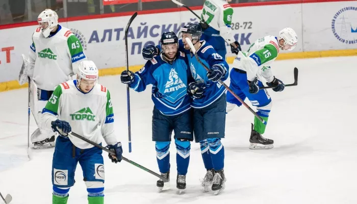 Хоккеисты Динамо-Алтая взяли реванш у нефтекамского Тороса на своем льду