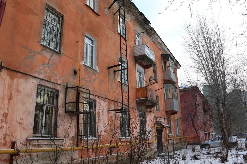 Аварийный дом на ул. Смирнова, 83