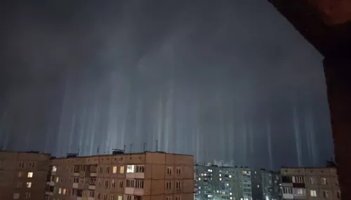 Жители Алтайского края ночью наблюдали редчайшие световые столбы