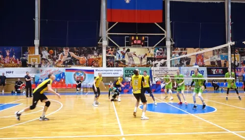 Барнаульский Университет укрепил свое лидерство в очередном волейбольном матче