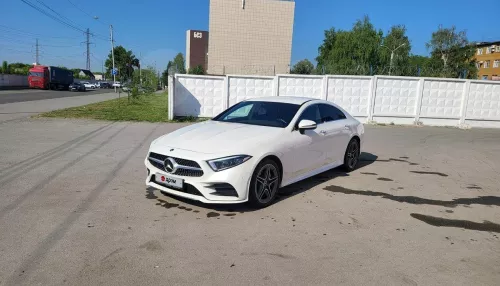 В Барнауле за 7,5 млн продают белоснежный Mercedes с подсветкой в порогах