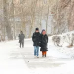 Латают кровли: в Барнауле продолжают устранять последствия удара стихии