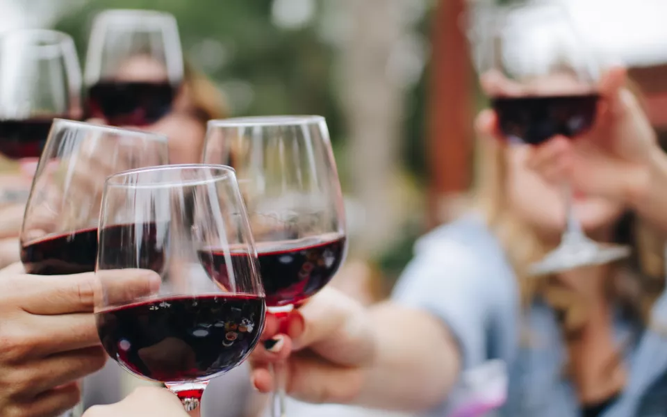 Россияне переходят на менее крепкие и менее сладкие вина