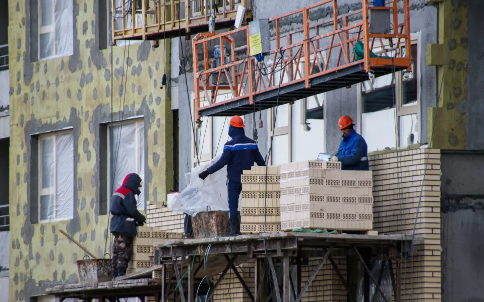 В начале кризиса: министр строительства Алтайского края рассказал о болях отрасли