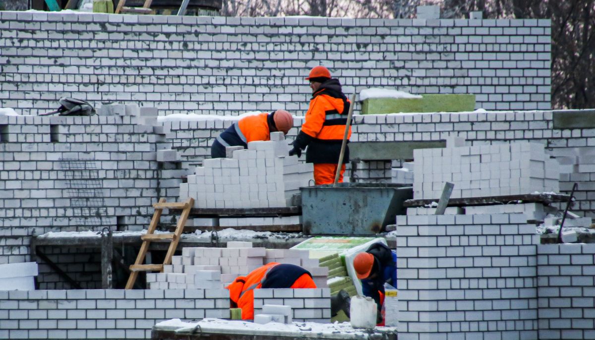 Банк ДОМ.РФ выдал первый льготный кредит подрядчику в Алтайском крае на ...