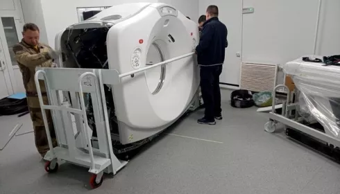 В рубцовском онкодиспансере устанавливают новый компьютерный томограф
