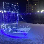Барнаул украшают к новогодним праздникам светящимися фигурами и инсталляциями
