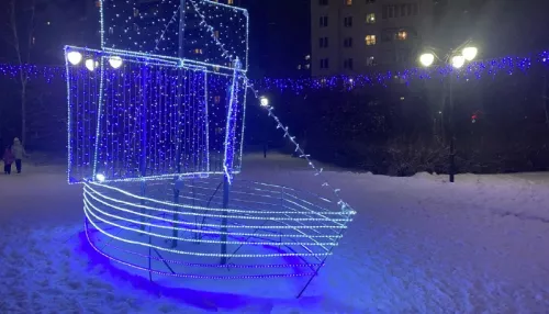 Барнаул украшают к новогодним праздникам светящимися фигурами и инсталляциями