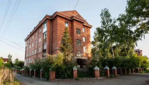 В Бийске продают статусную трехуровневую квартиру с бильярдной за 8 млн рублей