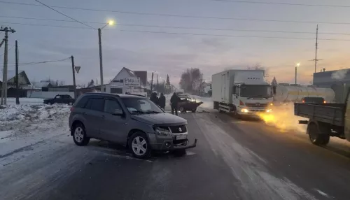 В Бийске разбились ВАЗ и Suzuki – один человек погиб, трое пострадали