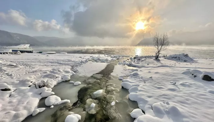 В Горном Алтае засняли парение Телецкого озера. Фото