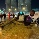 В Барнауле на развязке произошло жесткое ДТП с переворотом