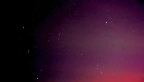 Барнаульцы ночью сфотографировали метеорный поток Геминиды