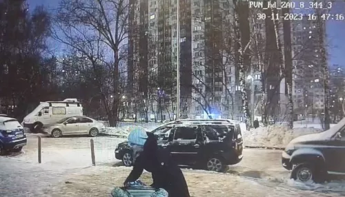 В Москве оконная рама упала с 20 этажа на маму с годовалым ребенком