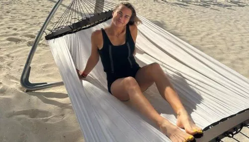 Теннисистка Арина Соболенко поделилась откровенными фото в купальнике