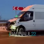 На выезде из Барнаула произошло ДТП с участием маршрутки