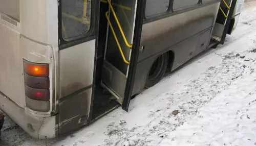 В Алтайском крае на трассе сломался рейсовый автобус в 25-градусный мороз