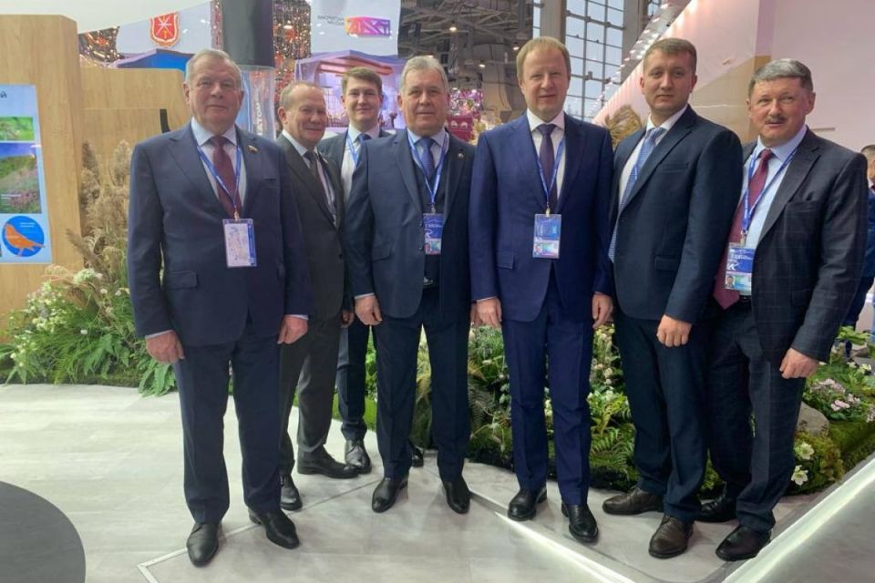 Члены партии "Единая Россия" на XXI Съезде
