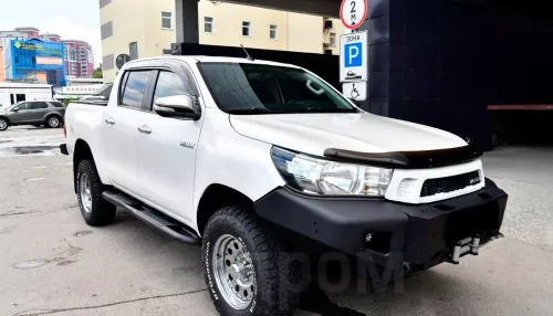 В Алтайском крае продают пикап Toyota Hilux с дорогим тюнингом