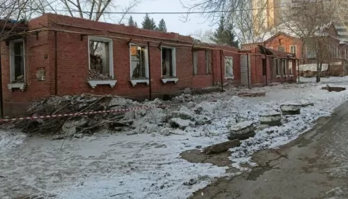 В Октябрьском районе Барнаула сносят еще три аварийных дома