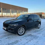 В Барнауле за 7 млн рублей продают BMW с яркой подсветкой и управлением жестами