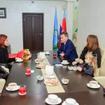 Глава Барнаула с встретился с семьей Героя России и вручил новогодние подарки