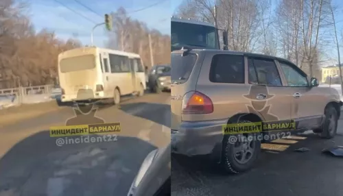 В Барнауле водитель маршрутки попал в ДТП, объезжая пробку по встречке