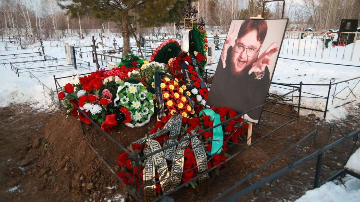 Дмитрия Красилова похоронили рядом с отцом