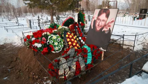 Дмитрия Красилова похоронили в Заринске рядом с отцом