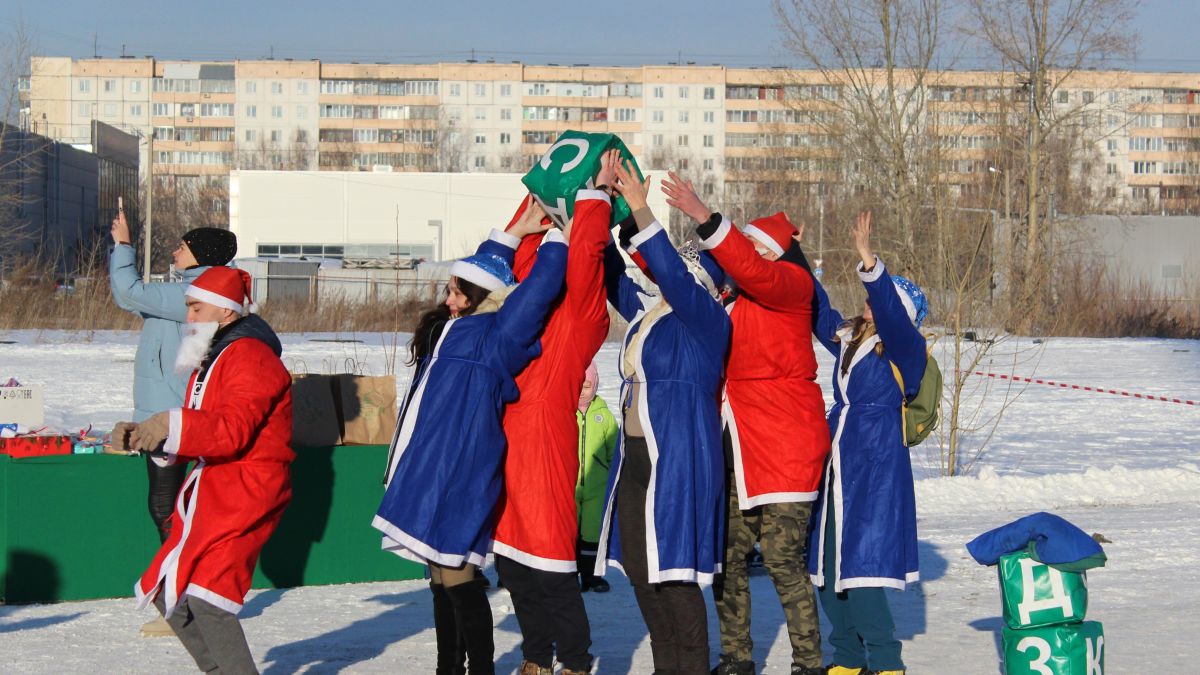 Веселый забег Дедов Морозов и Снегурочек прошел в Барнауле