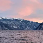 В Горном Алтае запечатлели невероятный закат над водами Телецкого озера