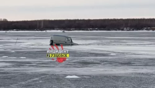 Два автомобиля провалились под лед на Гилевском водохранилище
